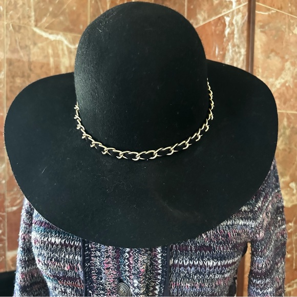 💯 Wool Gold Metal Tone Decor Winter Hat - Picture 3 of 9